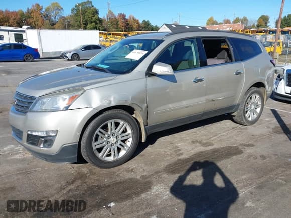 ✅ 2013 Chevrolet Traverse LT • VIN: 1GNKRGKD1DJ217751 • Lot: 43539079. Wystawiony na IAAI z przebiegiem 225 008 mil. Bezpłatny archiwum sprzedaży aukcyjnych z USA i szczegółowy raport historii pojazdu na DreamBid. Zdjęcie 2.