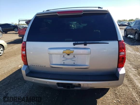 ✅ 2014 Chevrolet Suburban LT • VIN: 1GNSKJE76ER218792 • Lot: 72941234. Wystawiony na Copart z przebiegiem 265 059 mil. Bezpłatny archiwum sprzedaży aukcyjnych z USA i szczegółowy raport historii pojazdu na DreamBid. Zdjęcie 6.