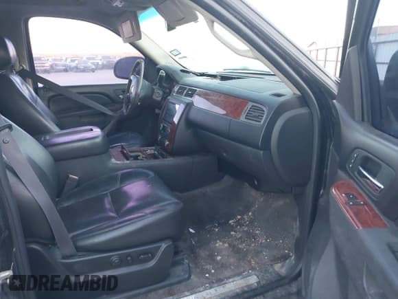 ✅ 2011 Chevrolet Suburban LTZ • VIN: 1GNSCKE04BR167942 • Lot: 43680485. Listed on IAAI with 153,886 mi. Free auction sales archive from the USA and detailed vehicle history report at DreamBid. Image 5.