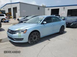✅ 2013 Volkswagen Passat Wolfsburg Edition • VIN: 1VWAH7A32DC045070 • Лот: 65882145. Опубликован ранее на Copart с пробегом 177 992 миль. Бесплатный доступ к архиву аукционных продаж из США и подробный отчёт об истории автомобиля на DreamBid. Изображение 1.