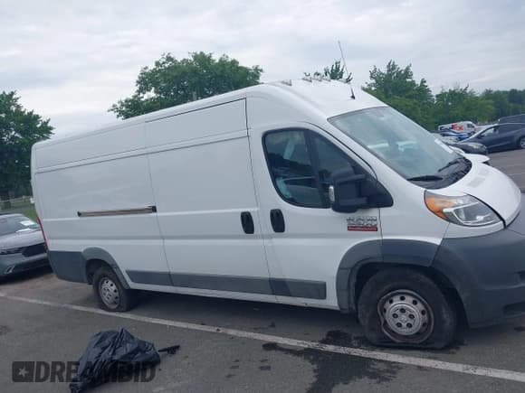 ✅ 2017 Ram ProMaster Cargo • VIN: 3C6URVJG0HE550437 • Lot: 42698604. Listed on IAAI with 170,033 mi. Free auction sales archive from the USA and detailed vehicle history report at DreamBid. Image 14.