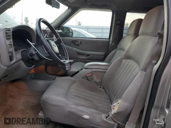 ✅ 2004 Chevrolet Blazer LS • VIN: 1GNDT13X34K148670 • Lot: 44439845. Wystawiony na Copart z przebiegiem 196 344 mil. Bezpłatny archiwum sprzedaży aukcyjnych z USA i szczegółowy raport historii pojazdu na DreamBid. Zdjęcie 7.