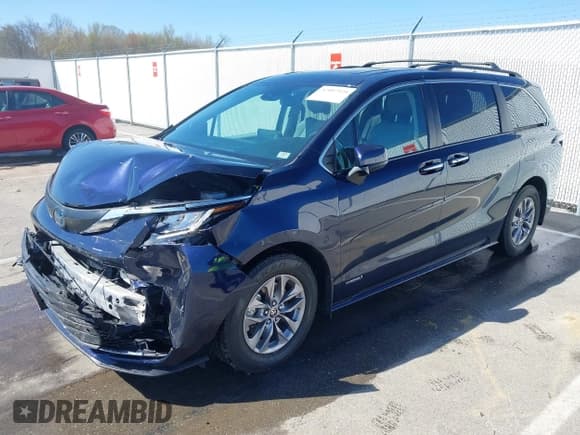 ✅ 2021 Toyota Sienna XLE • VIN: 5TDJRKEC2MS023873 • Lot: 42007925. Listed on IAAI with 75,909 mi. Free auction sales archive from the USA and detailed vehicle history report at DreamBid. Image 17.