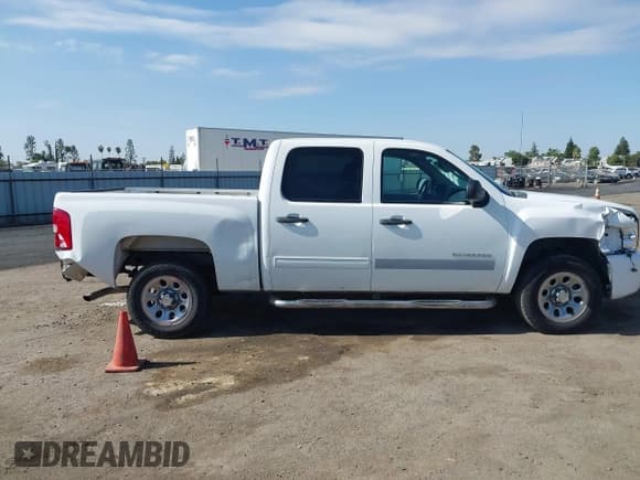 ✅ 2011 Chevrolet Silverado 1500 LS • VIN: 3GCPCREA5BG408018 • Lot: 43217341. Wystawiony na IAAI z przebiegiem 190 884 mil. Bezpłatny archiwum sprzedaży aukcyjnych z USA i szczegółowy raport historii pojazdu na DreamBid. Zdjęcie 13.
