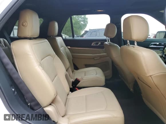 ✅ 2016 Ford Explorer Limited • VIN: 1FM5K8F80GGA42371 • Lot: 54400115. Wystawiony na Copart z przebiegiem 117 045 mil. Bezpłatny archiwum sprzedaży aukcyjnych z USA i szczegółowy raport historii pojazdu na DreamBid. Zdjęcie 11.