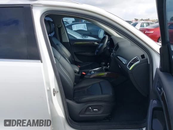 ✅ 2014 Audi Q5 Premium Plus • VIN: WA1CMAFP9EA071298 • Lot: 42442469. Listed on IAAI with 204,725 mi. Free auction sales archive from the USA and detailed vehicle history report at DreamBid. Image 5.