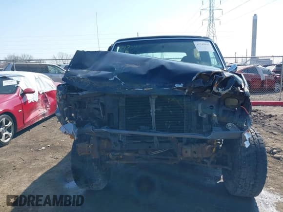 ✅ 1992 Ford Bronco XL • VIN: 1FMEU15N8NLA25301 • Lot: 41749043. Wystawiony na IAAI z przebiegiem 150 000 mil. Bezpłatny archiwum sprzedaży aukcyjnych z USA i szczegółowy raport historii pojazdu na DreamBid. Zdjęcie 11.