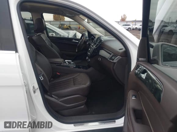 ✅ 2016 Mercedes-Benz GLE 350 • VIN: 4JGDA5HB8GA805438 • Lot: 43693699. Wystawiony na IAAI z przebiegiem 116 238 mil. Bezpłatny archiwum sprzedaży aukcyjnych z USA i szczegółowy raport historii pojazdu na DreamBid. Zdjęcie 5.