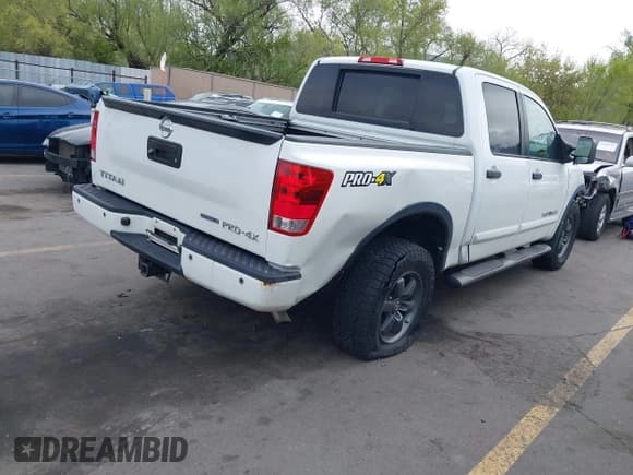 ✅ 2014 Nissan Titan Pro-4X • VIN: 1N6BA0ECXEN501915 • Lot: 42097967. Wystawiony na IAAI z przebiegiem 120 851 mil. Bezpłatny archiwum sprzedaży aukcyjnych z USA i szczegółowy raport historii pojazdu na DreamBid. Zdjęcie 4.