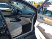 ✅ 2019 Lincoln MKC Select • VIN: 5LMCJ2C99KUL08014 • Lot: 43123646. Wystawiony na IAAI z przebiegiem 63 832 mil. Bezpłatny archiwum sprzedaży aukcyjnych z USA i szczegółowy raport historii pojazdu na DreamBid. Zdjęcie 5.