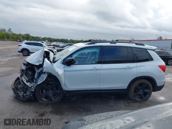 ✅ 2019 Honda Passport Elite • VIN: 5FNYF8H03KB023989 • Lot: 43823344. Listed on IAAI with Not provided. Free auction sales archive from the USA and detailed vehicle history report at DreamBid. Image 14.