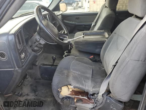 ✅ 2001 Chevrolet Silverado 2500HD LS • VIN: 1GCHK23U01F104669 • Lot: 47504345. Wystawiony na Copart z przebiegiem Nie podano. Bezpłatny archiwum sprzedaży aukcyjnych z USA i szczegółowy raport historii pojazdu na DreamBid. Zdjęcie 7.