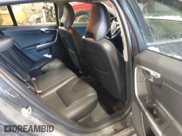 ✅ 2015 Volvo V60 T5 Drive-E Platinum • VIN: YV126MED8F1212989 • Лот: 41694405. Опубликован ранее на IAAI с пробегом 159 243 миль. Бесплатный доступ к архиву аукционных продаж из США и подробный отчёт об истории автомобиля на DreamBid. Изображение 8.