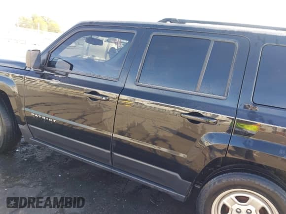 ✅ 2016 Jeep Patriot Sport • VIN: 1C4NJPBA6GD512835 • Lot: 43521747. Listed on IAAI with 113,605 mi. Free auction sales archive from the USA and detailed vehicle history report at DreamBid. Image 14.