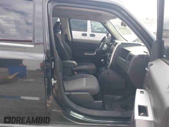 ✅ 2008 Jeep Patriot Sport • VIN: 1J8FT28W28D760935 • Лот: 43387374. Опубликован ранее на IAAI с пробегом 151 345 миль. Бесплатный доступ к архиву аукционных продаж из США и подробный отчёт об истории автомобиля на DreamBid. Изображение 5.