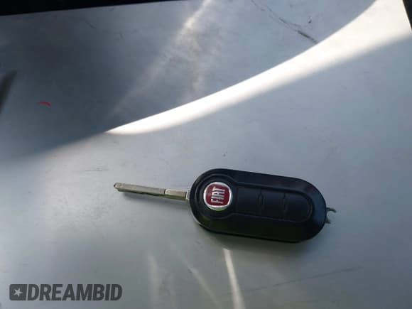 ✅ 2016 FIAT 500e • VIN: 3C3CFFGE9GT229651 • Lot: 42555563. Wystawiony na IAAI z przebiegiem 30 842 mil. Bezpłatny archiwum sprzedaży aukcyjnych z USA i szczegółowy raport historii pojazdu na DreamBid. Zdjęcie 11.