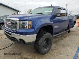 ✅ 2013 GMC Sierra 1500 SL • VIN: 1GTR2UEAXDZ157157 • Лот: 79476284. Опубликован ранее на Copart с пробегом 159 905 миль. Бесплатный доступ к архиву аукционных продаж из США и подробный отчёт об истории автомобиля на DreamBid. Изображение 1.