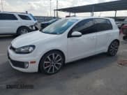 ✅ 2014 Volkswagen Golf GTI Wolfsburg Edition • VIN: WVWHD7AJ9EW007069 • Lot: 70701934. Wystawiony na Copart z przebiegiem 77 271 mil. Bezpłatny archiwum sprzedaży aukcyjnych z USA i szczegółowy raport historii pojazdu na DreamBid. Zdjęcie 1.