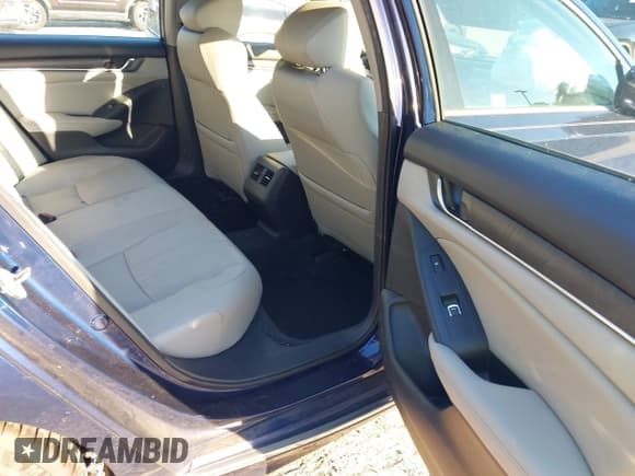 ✅ 2018 Honda Accord Touring • VIN: 1HGCV2F9XJA022519 • Lot: 43603721. Wystawiony na IAAI z przebiegiem 65 241 mil. Bezpłatny archiwum sprzedaży aukcyjnych z USA i szczegółowy raport historii pojazdu na DreamBid. Zdjęcie 8.