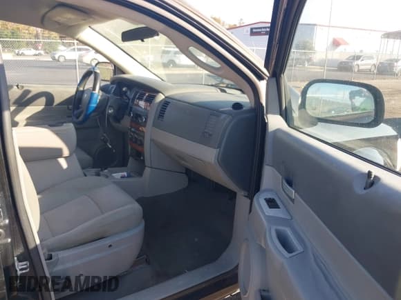 ✅ 2008 Dodge Durango SLT • VIN: 1D8HD48N28F144691 • Lot: 43783228. Listed on IAAI with 329,619 mi. Free auction sales archive from the USA and detailed vehicle history report at DreamBid. Image 5.