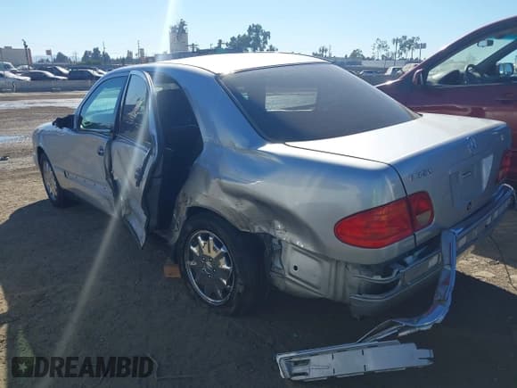 ✅ 1998 Mercedes-Benz E 320 • VIN: WDBJF65F4WA699931 • Lot: 43653446. Wystawiony na IAAI z przebiegiem 126 403 mil. Bezpłatny archiwum sprzedaży aukcyjnych z USA i szczegółowy raport historii pojazdu na DreamBid. Zdjęcie 3.