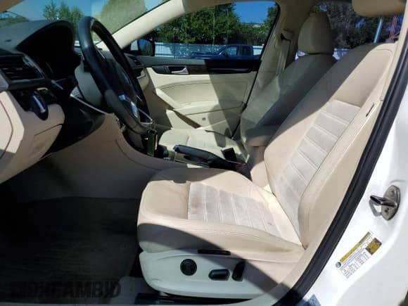 ✅ 2014 Volkswagen Passat SEL Premium • VIN: 1VWCM7A35EC027040 • Lot: 80347355. Wystawiony na Copart z przebiegiem 132 024 mil. Bezpłatny archiwum sprzedaży aukcyjnych z USA i szczegółowy raport historii pojazdu na DreamBid. Zdjęcie 7.