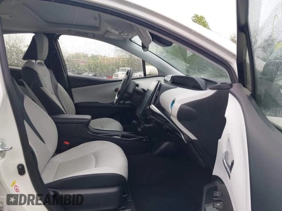 ✅ 2018 Toyota Prius Two • VIN: JTDKARFU9J3054742 • Lot: 41641032. Wystawiony na IAAI z przebiegiem 209 986 mil. Bezpłatny archiwum sprzedaży aukcyjnych z USA i szczegółowy raport historii pojazdu na DreamBid. Zdjęcie 5.