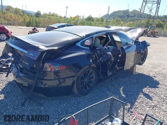 ✅ 2020 Tesla Model S Performance • VIN: 5YJSA1E43LF365852 • Лот: 43375355. Опубликован ранее на IAAI с пробегом 100 000 миль. Бесплатный доступ к архиву аукционных продаж из США и подробный отчёт об истории автомобиля на DreamBid. Изображение 4.