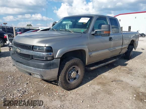 2002 Chevrolet Silverado 2500HD LS с VIN 1GCHK29U82E137708, выставлен на аукционе IAAI как лот 43339910 с пробегом 261 256 миль миль и . История ставок и продаж доступна на DreamBid. Изображение 18.
