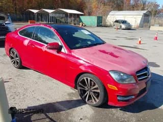 ✅ 2014 Mercedes-Benz C 250 • VIN: WDDGJ4HBXEG288865 • Lot: 43670758. Wystawiony na IAAI z przebiegiem 164 169 mil. Bezpłatny archiwum sprzedaży aukcyjnych z USA i szczegółowy raport historii pojazdu na DreamBid. Zdjęcie 1.