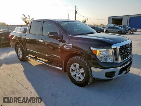 ✅ 2017 Nissan Titan S • VIN: 1N6AA1EK7HN517888 • Lot: 85346445. Wystawiony na Copart z przebiegiem 197 651 mil. Bezpłatny archiwum sprzedaży aukcyjnych z USA i szczegółowy raport historii pojazdu na DreamBid. Zdjęcie 4.