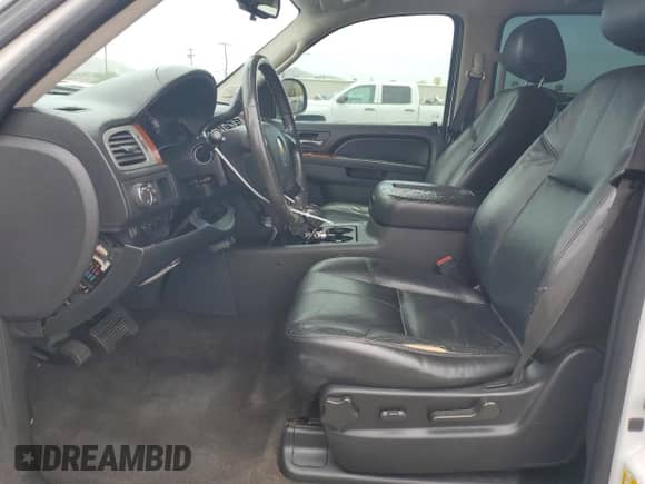 2010 Chevrolet Suburban LT с VIN 1GNUCJE02AR229968, выставлен на аукционе Copart как лот 56762975 с пробегом 305 863 миль миль и Списание • Salvage title. История ставок и продаж доступна на DreamBid. Изображение 7.