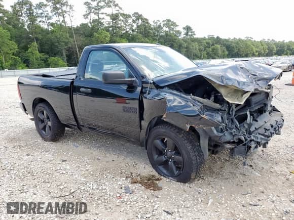 2017 Ram 1500 Tradesman z VIN 3C6JR6AG4HG636931, wystawiony jako Copart lot #60932795 z przebiegiem 157 961 mil mil oraz Szkoda całkowita • Salvage title. Historia ofert i sprzedaży dostępna na DreamBid. Obrazek 4.