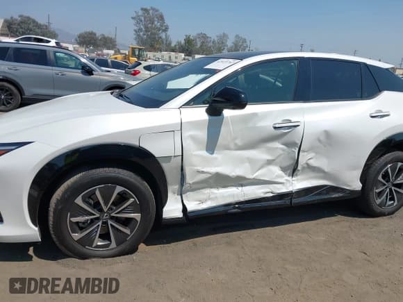 ✅ 2025 Lexus RZ 300e Premium • VIN: JTJABABB1SA009092 • Лот: 42923767. Опубликован ранее на IAAI с пробегом 9 091 миль. Бесплатный доступ к архиву аукционных продаж из США и подробный отчёт об истории автомобиля на DreamBid. Изображение 6.