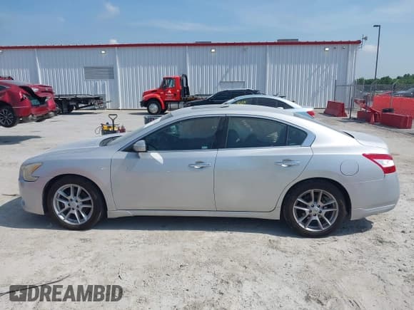 ✅ 2011 Nissan Maxima SV • VIN: 1N4AA5AP5BC828644 • Lot: 42588834. Wystawiony na IAAI z przebiegiem 177 643 mil. Bezpłatny archiwum sprzedaży aukcyjnych z USA i szczegółowy raport historii pojazdu na DreamBid. Zdjęcie 15.