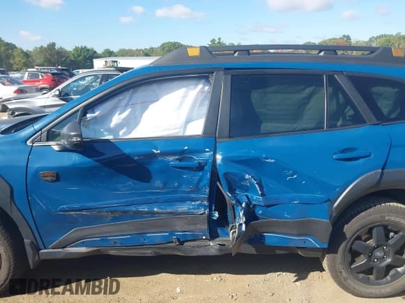 ✅ 2022 Subaru Outback Wilderness • VIN: 4S4BTGUD2N3257717 • Lot: 43243860. Listed on IAAI with 40,701 mi. Free auction sales archive from the USA and detailed vehicle history report at DreamBid. Image 6.