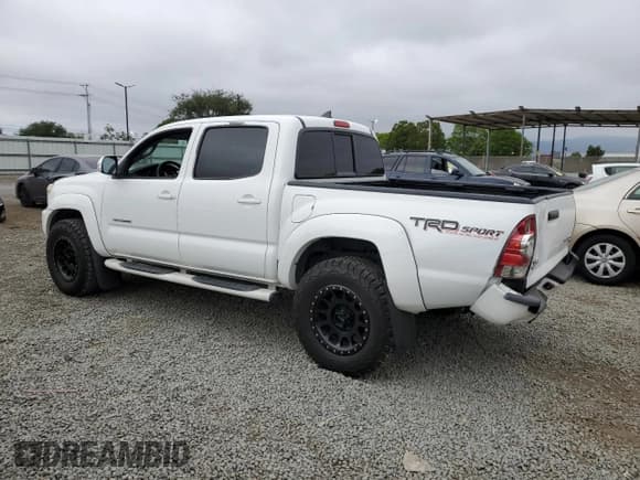 ✅ 2015 Toyota Tacoma PreRunner • VIN: 3TMJU4GNXFM193555 • Lot: 59618485. Listed on Copart with 63,552 mi. Free auction sales archive from the USA and detailed vehicle history report at DreamBid. Image 2.