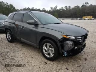 ✅ 2022 Hyundai Tucson SEL • VIN: 5NMJB3AE2NH081701 • Lot: 38866813. Wystawiony na Copart z przebiegiem 9 548 mil. Bezpłatny archiwum sprzedaży aukcyjnych z USA i szczegółowy raport historii pojazdu na DreamBid. Zdjęcie 4.