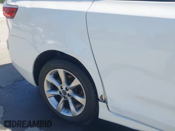 ✅ 2019 Toyota Sienna XLE • VIN: 5TDDZ3DC1KS224861 • Lot: 42093799. Listed on IAAI with 68,651 mi. Free auction sales archive from the USA and detailed vehicle history report at DreamBid. Image 17.