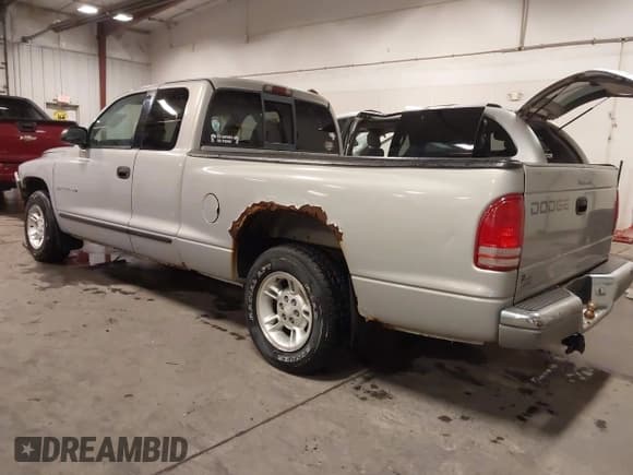 ✅ 1999 Dodge Dakota SLT • VIN: 1B7GL22X1XS175934 • Lot: 41614522. Wystawiony na IAAI z przebiegiem 127 373 mil. Bezpłatny archiwum sprzedaży aukcyjnych z USA i szczegółowy raport historii pojazdu na DreamBid. Zdjęcie 3.