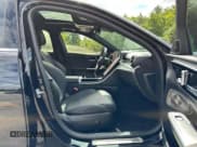 ✅ 2024 Mercedes-Benz C 300 • VIN: W1KAF4HB1RR184850 • Lot: 69007255. Wystawiony na Copart z przebiegiem 25 664 mil. Bezpłatny archiwum sprzedaży aukcyjnych z USA i szczegółowy raport historii pojazdu na DreamBid. Zdjęcie 5.