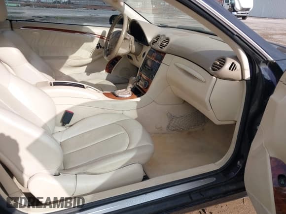 ✅ 2007 Mercedes-Benz CLK 350 • VIN: WDBTJ56H27F211775 • Lot: 42239704. Wystawiony na IAAI z przebiegiem 202 691 mil. Bezpłatny archiwum sprzedaży aukcyjnych z USA i szczegółowy raport historii pojazdu na DreamBid. Zdjęcie 5.