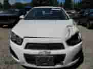 2013 Chevrolet Sonic LT z VIN 1G1JD6SG0D4199810, wystawiony jako Copart lot #63103015 z przebiegiem 128 825 mil mil oraz Szkoda całkowita • Salvage title. Historia ofert i sprzedaży dostępna na DreamBid. Obrazek 5.