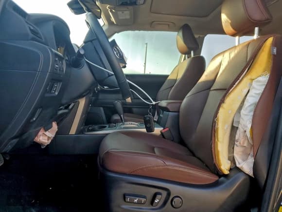 ✅ 2024 Toyota 4Runner Limited • VIN: JTEDU5JR4R5315542 • Лот: 95743035. Опубликован ранее на Copart с пробегом 12 941 миль. Бесплатный доступ к архиву аукционных продаж из США и подробный отчёт об истории автомобиля на DreamBid. Изображение 7.