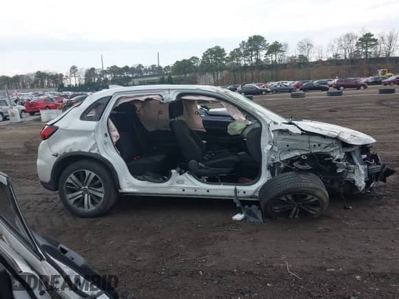 2020 Mitsubishi Outlander ES с VIN JA4AR3AUXLU027372, выставлен на аукционе IAAI как лот 42047081 с пробегом Не указан миль и . История ставок и продаж доступна на DreamBid. Изображение 13.