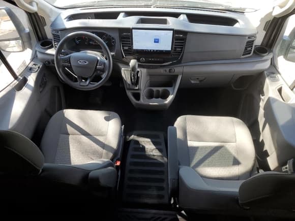 ✅ 2024 Ford Transit Passenger XL • VIN: 1FBAX2C86RKA48847 • Lot: 49549965. Listed on Copart with 25,803 mi. Free auction sales archive from the USA and detailed vehicle history report at DreamBid. Image 8.