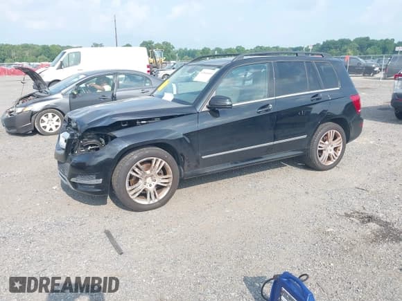 ✅ 2014 Mercedes-Benz GLK 350 • VIN: WDCGG8JB6EG302104 • Lot: 42845689. Listed on IAAI with 91,133 mi. Free auction sales archive from the USA and detailed vehicle history report at DreamBid. Image 2.