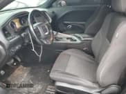 ✅ 2019 Dodge Challenger SXT • VIN: 2C3CDZAG6KH714607 • Lot: 42104134. Wystawiony na Copart z przebiegiem 90 212 mil. Bezpłatny archiwum sprzedaży aukcyjnych z USA i szczegółowy raport historii pojazdu na DreamBid. Zdjęcie 7.