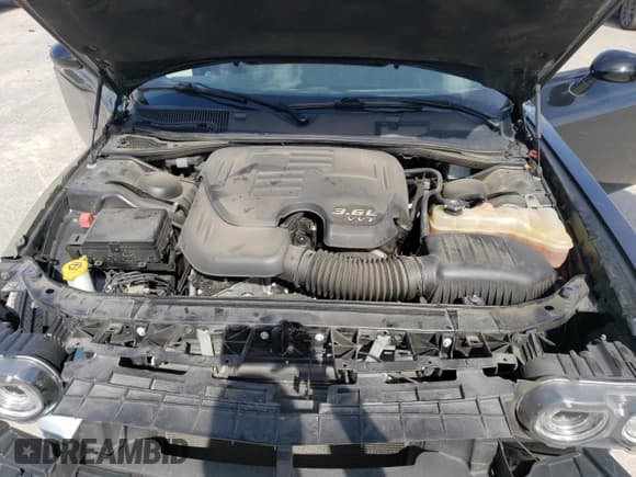 ✅ 2019 Dodge Challenger SXT • VIN: 2C3CDZAG0KH561674 • Lot: 41999693. Wystawiony na Copart z przebiegiem 77 966 mil. Bezpłatny archiwum sprzedaży aukcyjnych z USA i szczegółowy raport historii pojazdu na DreamBid. Zdjęcie 11.