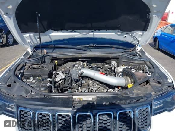 2018 Jeep Grand Cherokee Sterling z VIN 1C4RJFBGXJC267146, wystawiony jako IAAI lot #43411533 z przebiegiem 58 843 mil mil oraz . Historia ofert i sprzedaży dostępna na DreamBid. Obrazek 10.